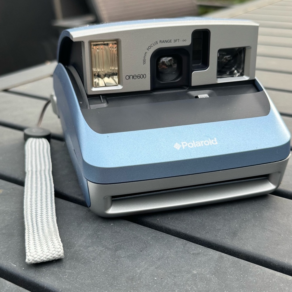 Polaroid - Vintage One600 100mm Focus Range 3ft Instant Film Camera